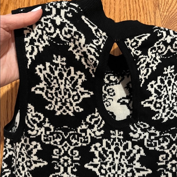 Patterned Mini Dress - Picture 6 of 6